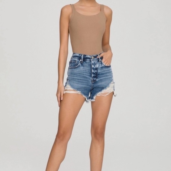 Good American Bombshell Jean Shorts - Picture 9 of 11